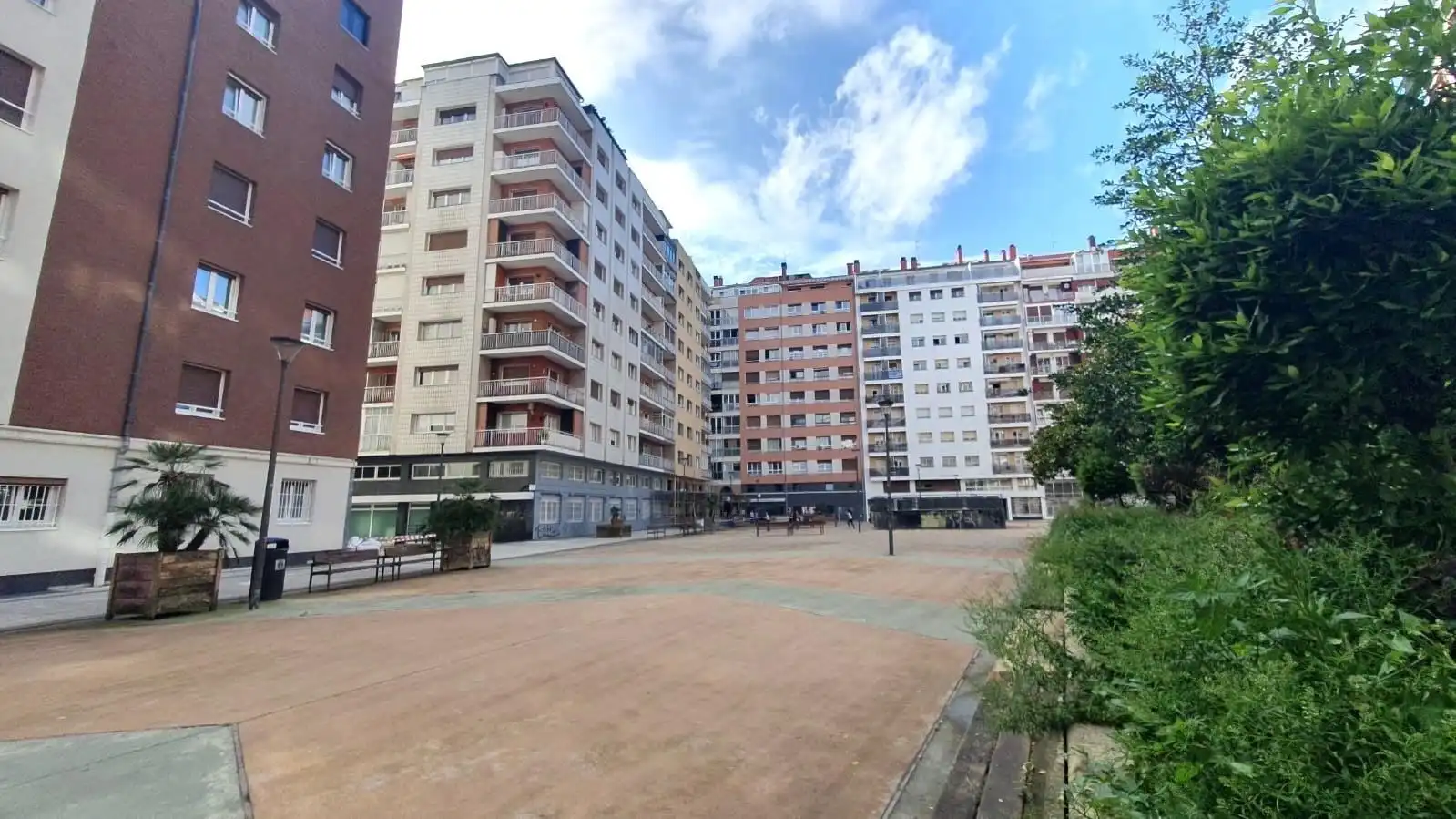 Vista exterior de Pis en venda en Donostia - San Sebastián  amb Calefacció i Balcó
