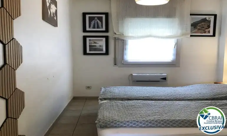 Bedroom of Flat for sale in Roses  with Heating, Terrace and Swimming Pool