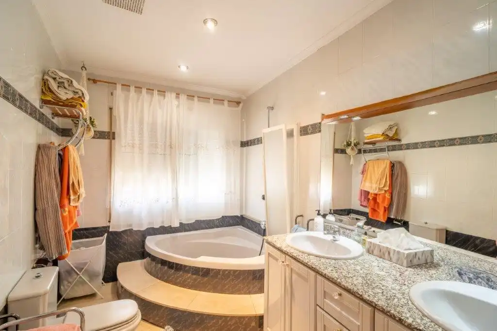 Baño de Casa o chalet en venta en Flix con Calefacción, Piscina y Amueblado