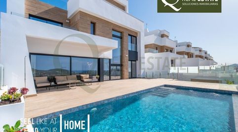 EXCLUSIVA VILLA DE DISEÑO CON VISTAS PANORÁMICAS AL MAR Y AL PUIG CAMPANA