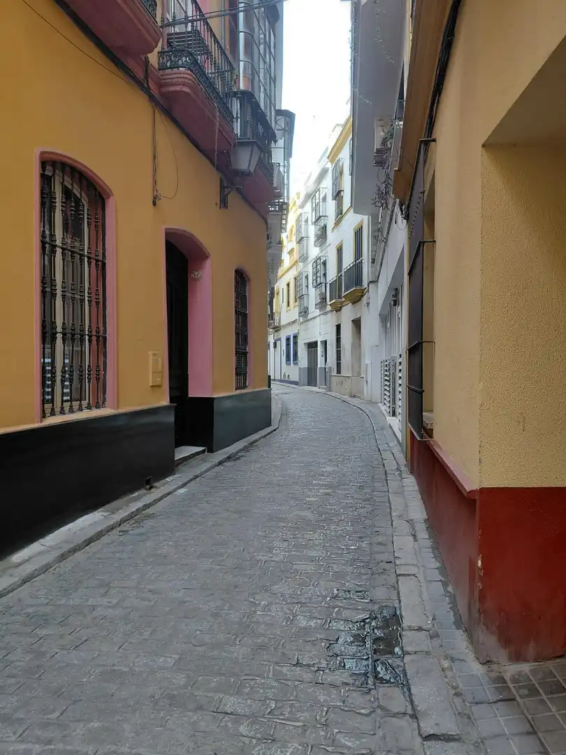 Außenansicht von Wohnung zum Verkauf in  Sevilla Capital mit Klimaanlage, Heizung und Abstellraum