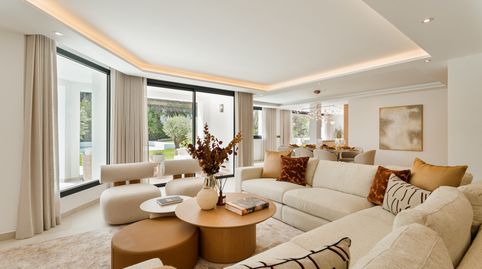 Villa de Lujo Renovada con Vistas Panorámicas al Mar en la Milla de Oro de Marbella, imatge 3