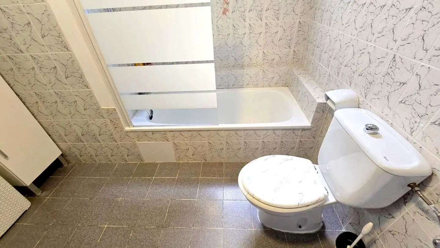 Bathroom of Flat for rent in Gandia