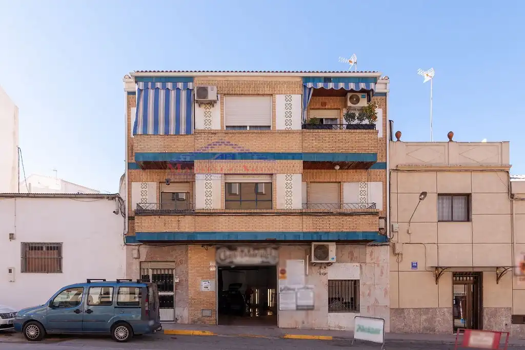 Vista exterior de Piso en venta en Mengíbar con Balcón