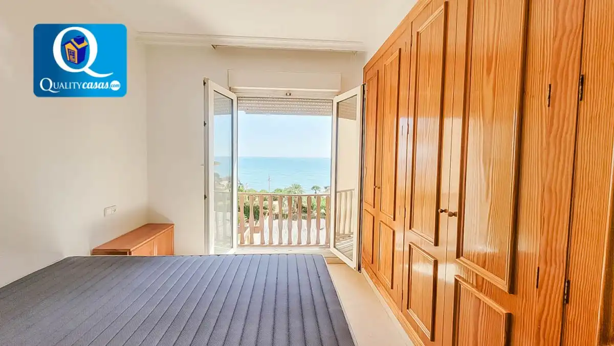 Habitación de Casa adosada en venta en El Campello con Aire acondicionado, Terraza y Balcón