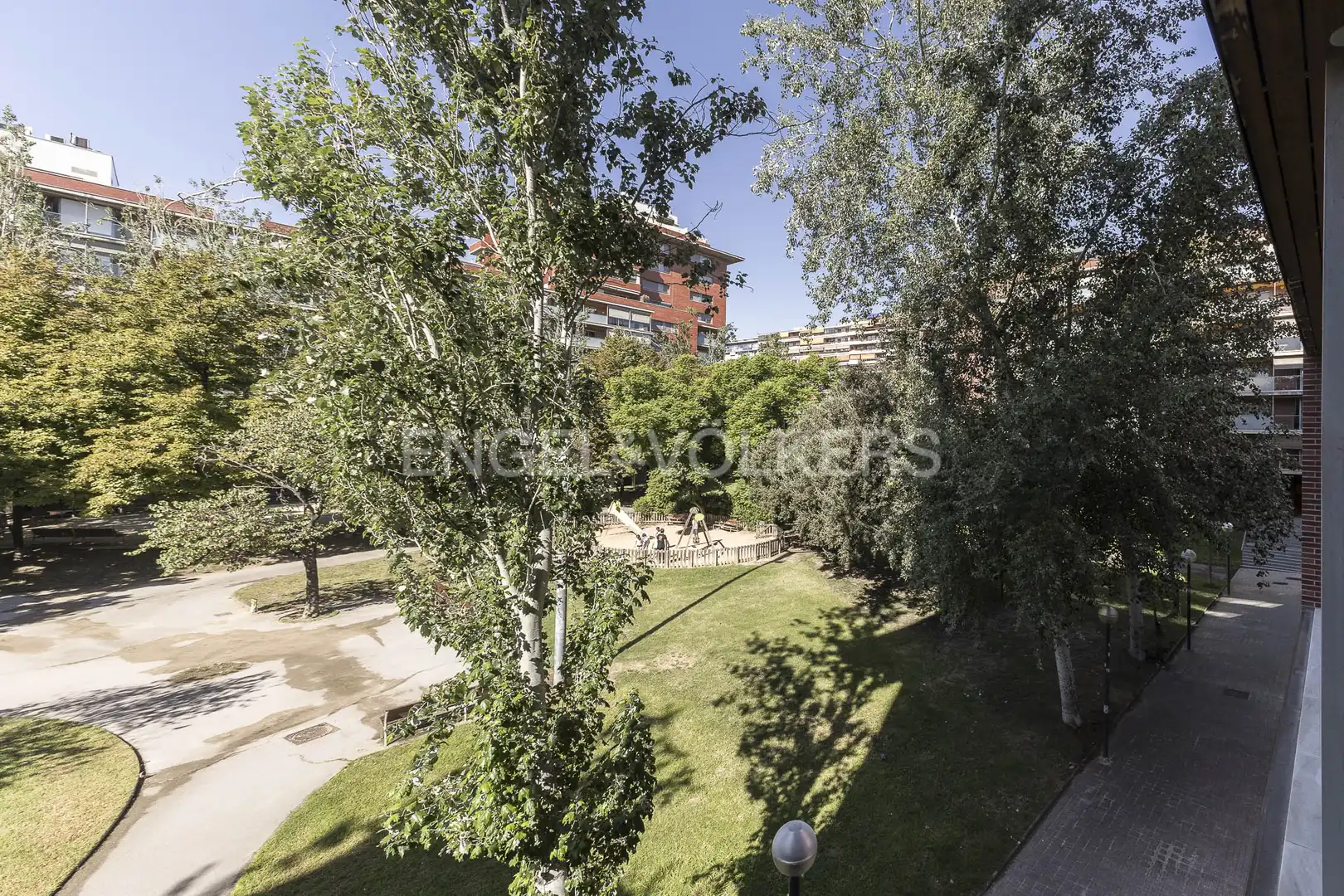 Vista exterior de Piso de alquiler en Barcelona con Aire acondicionado, Calefacción y Jardín privado
