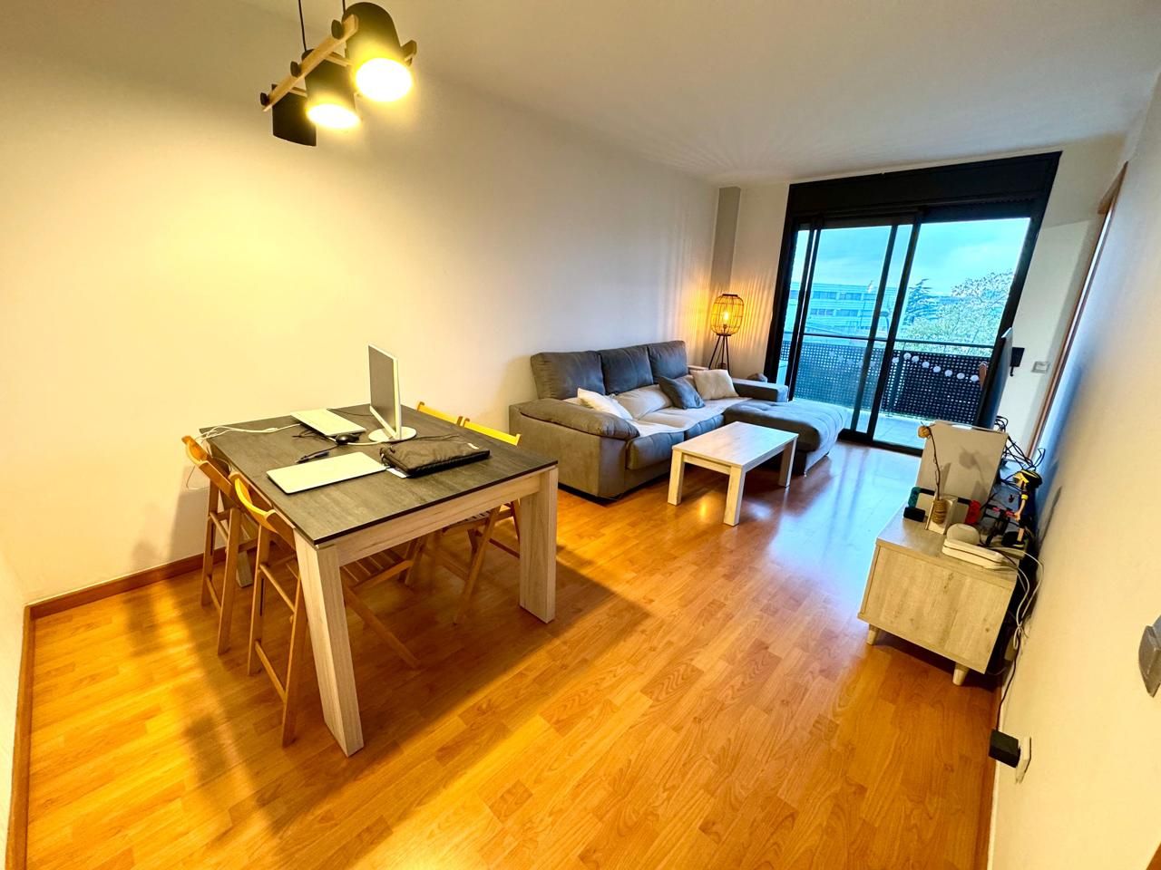Living room of Flat for sale in Montcada i Reixac  with Air Conditioner, Parquet flooring and Balcony