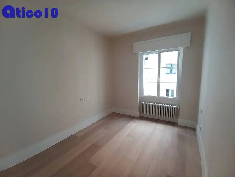 Flat for rent in Calle Asturias, Parque San Francisco - Uría