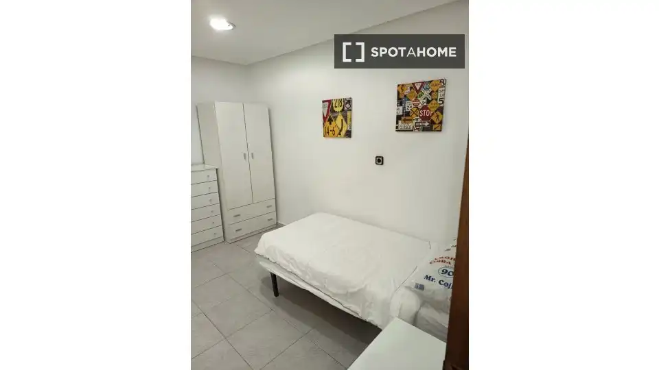 Habitación de Apartamento para compartir en Alicante / Alacant con Aire acondicionado, Terraza y Amueblado