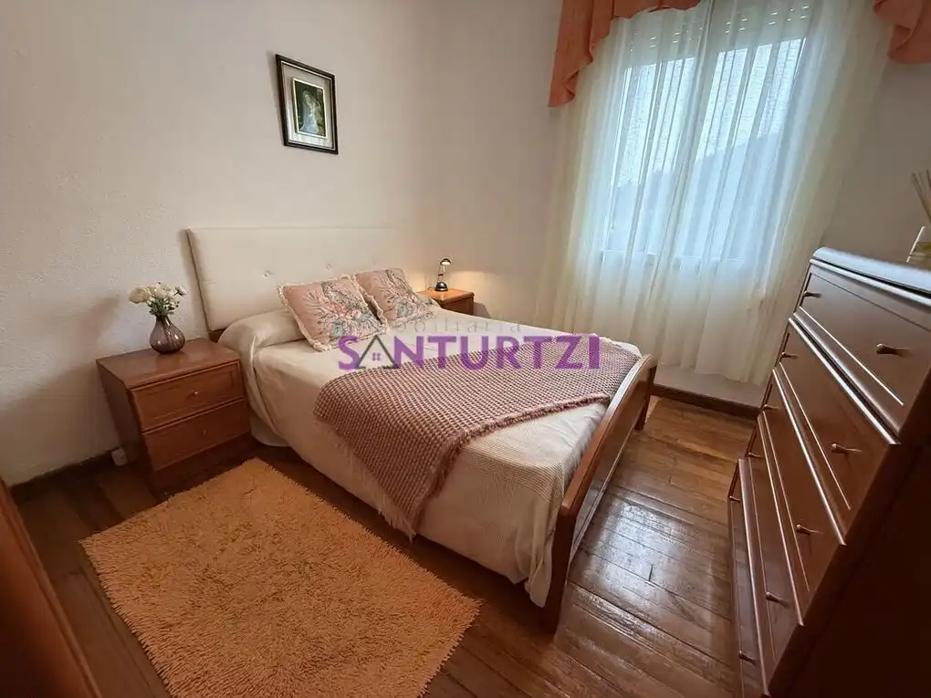Dormitori de Pis en venda en Sopuerta amb Moblat i Balcó