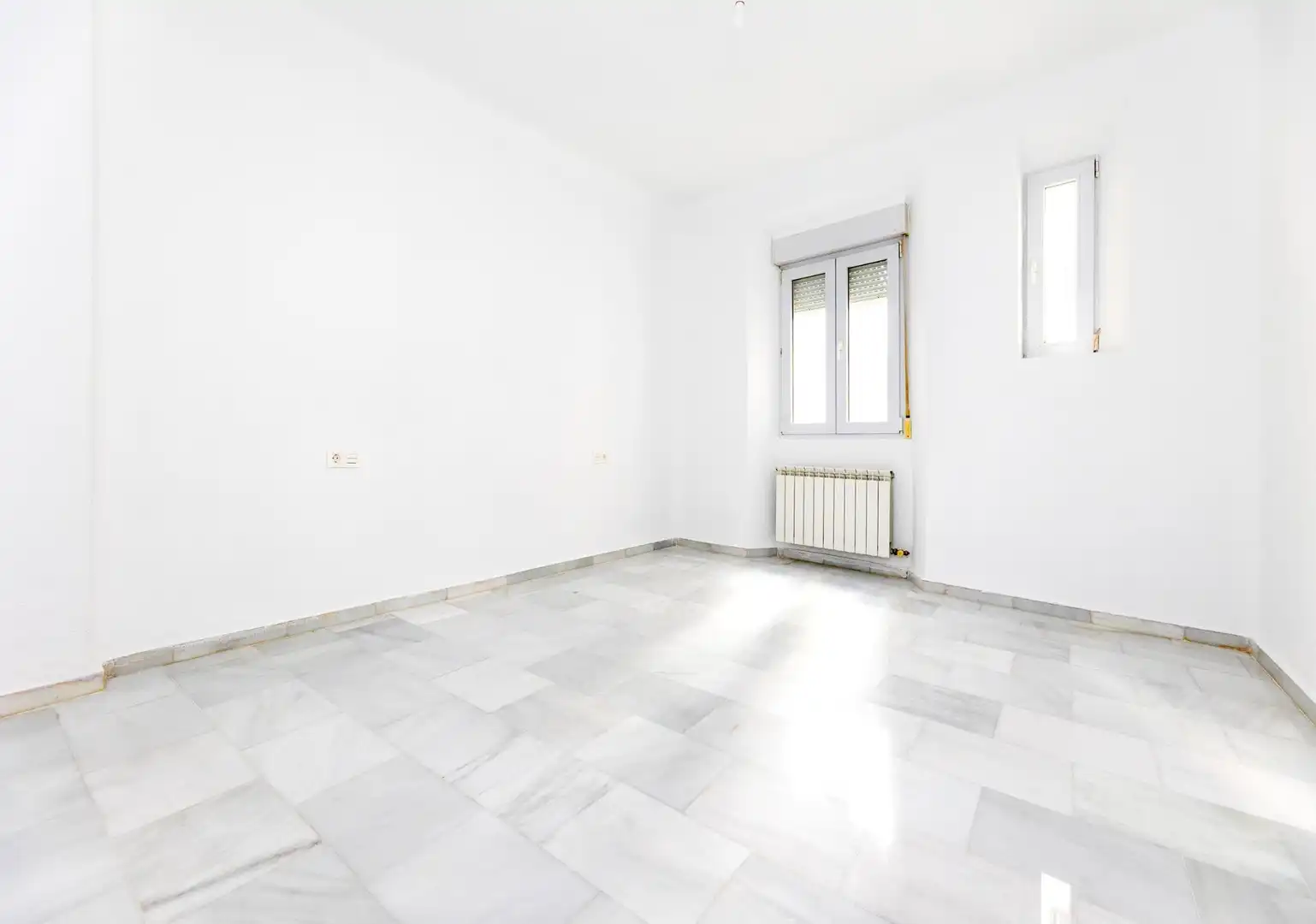 Schlafzimmer von Wohnung zur Miete in Granada mit Heizung