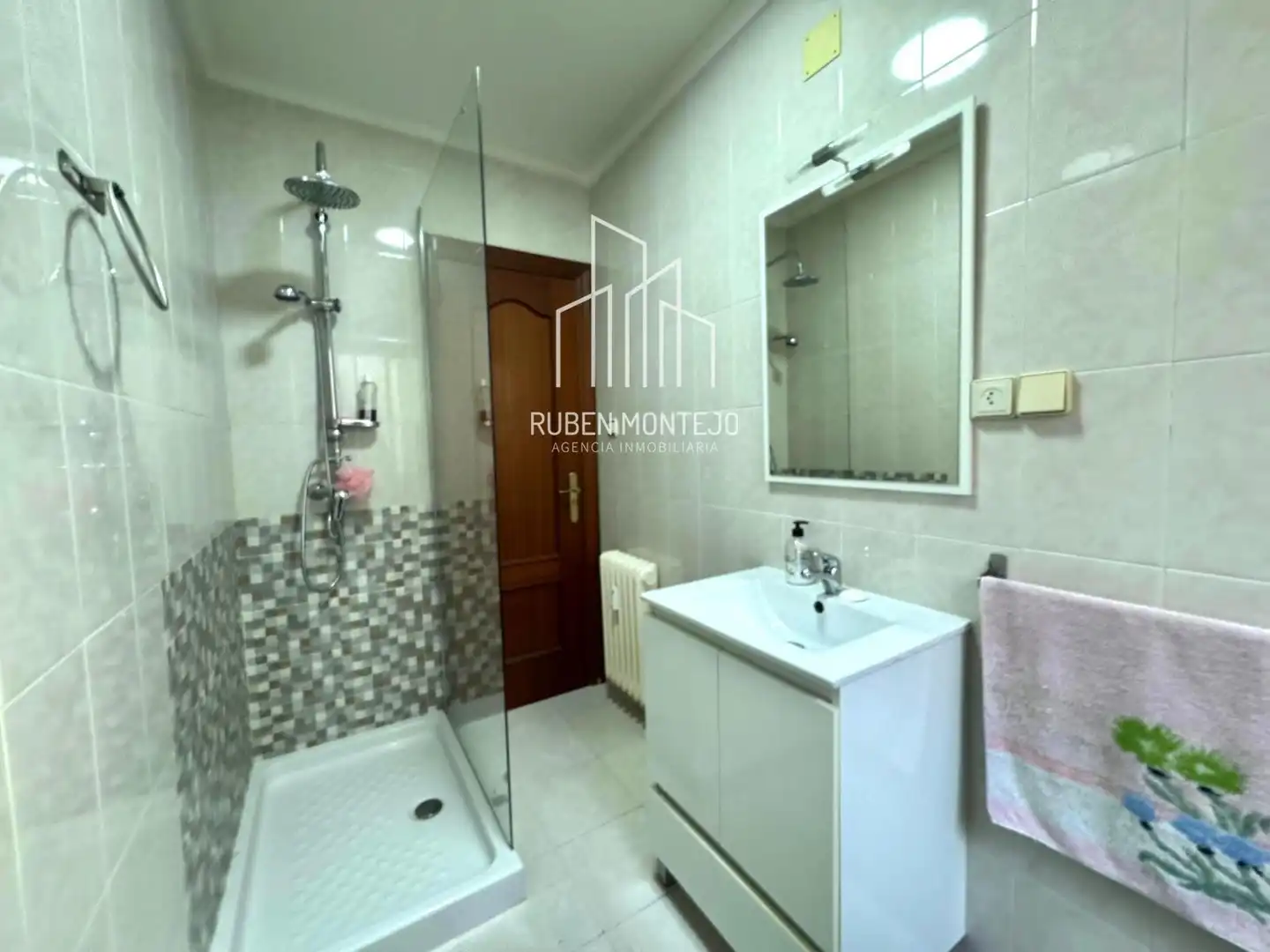 Badezimmer von Wohnung zur untervermieten in Salamanca mit Heizung, Terrasse und Möbliert