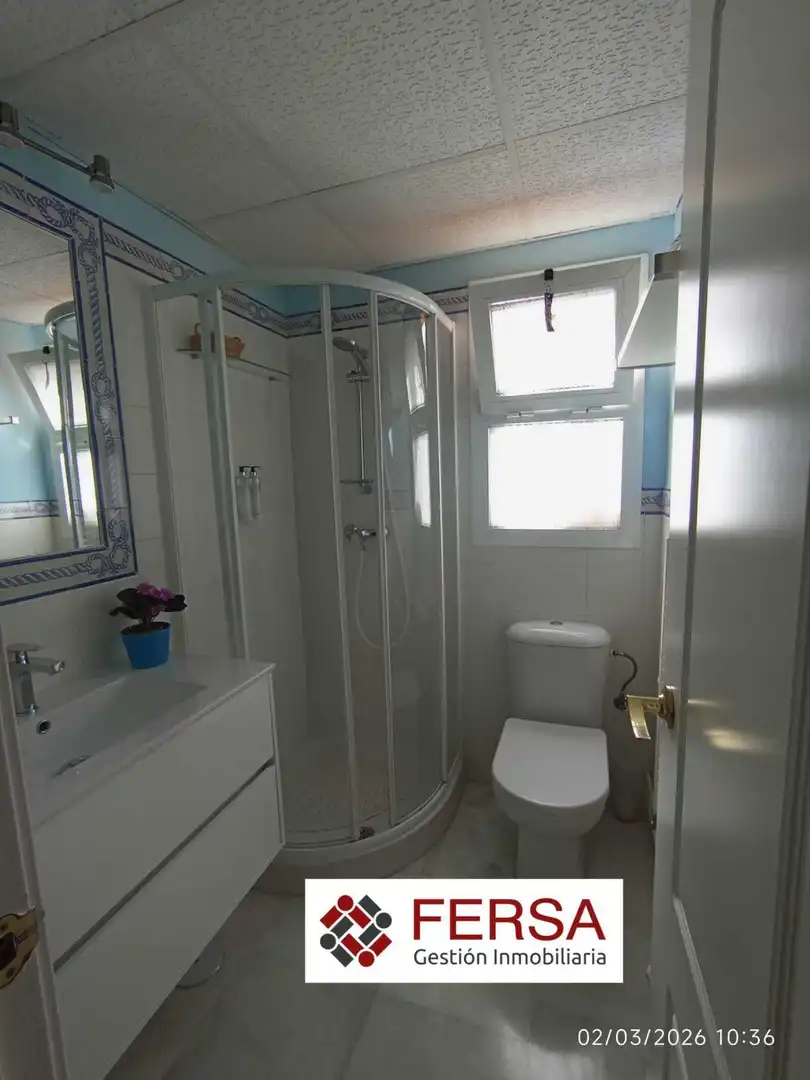 Baño de Dúplex de alquiler en El Puerto de Santa María con Aire acondicionado, Calefacción y Terraza
