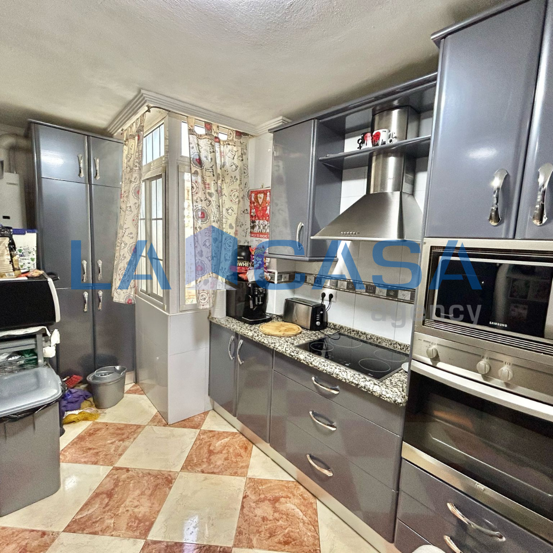 Kitchen of Flat for sale in  Sevilla Capital
