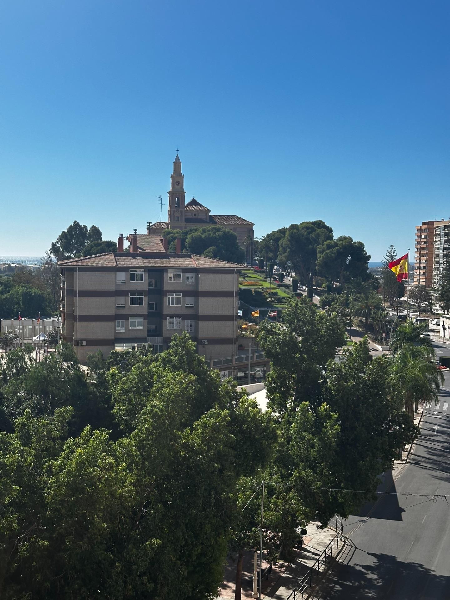 Vista exterior de Pis de lloguer en Motril amb Terrassa i Balcó