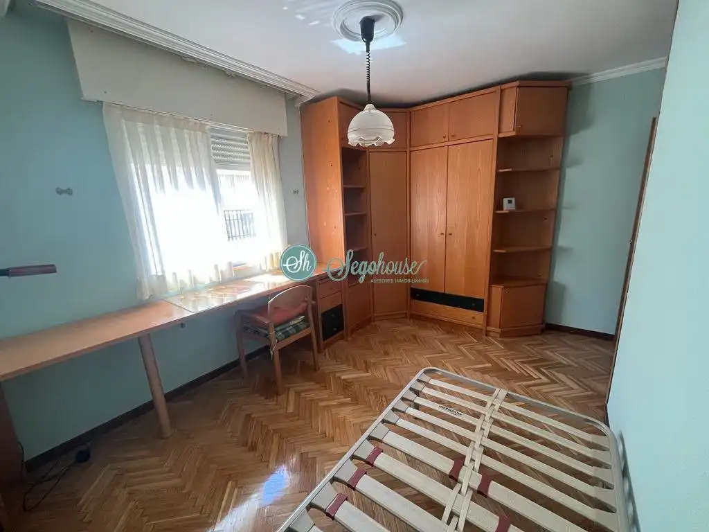 Bedroom of Flat for sale in Segovia  with Heating, Parquet flooring and Terrace