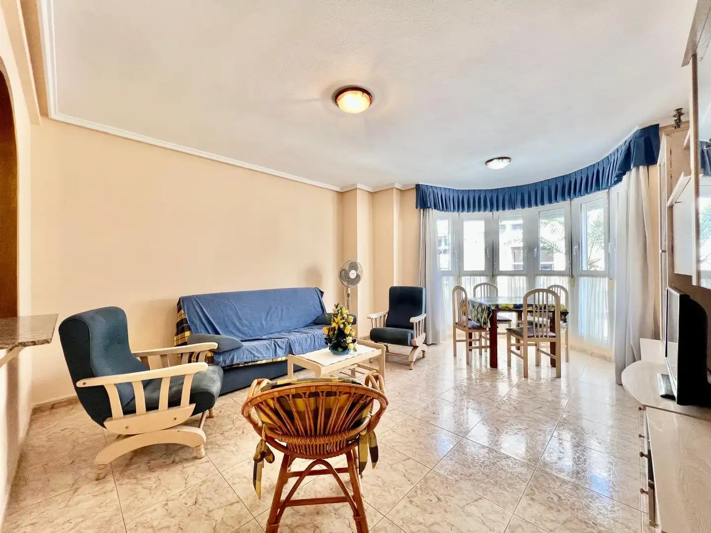 Wohnzimmer von Wohnungen zum Verkauf in Torrevieja mit Klimaanlage, Heizung und Möbliert