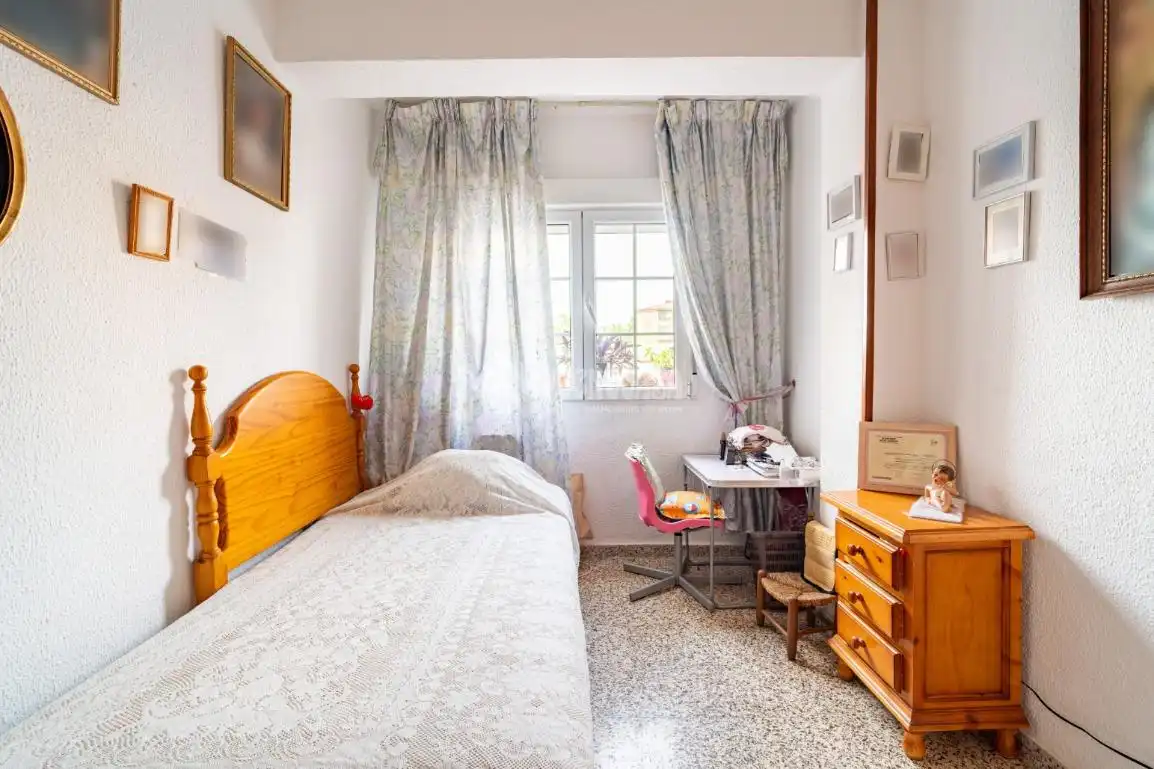 Bedroom of Flat for sale in Granada  with Air Conditioner, Heating and Terrace