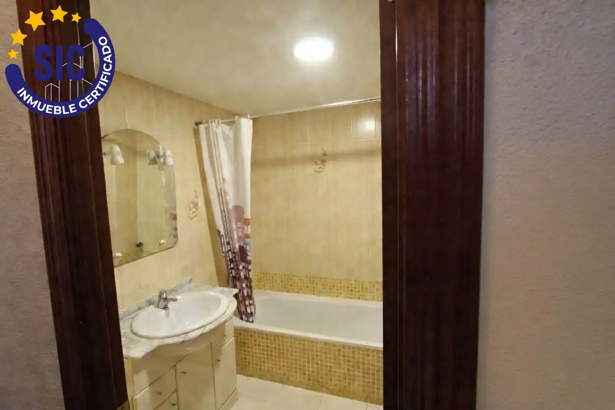 Baño de Piso en venta en Paterna con Terraza y Balcón