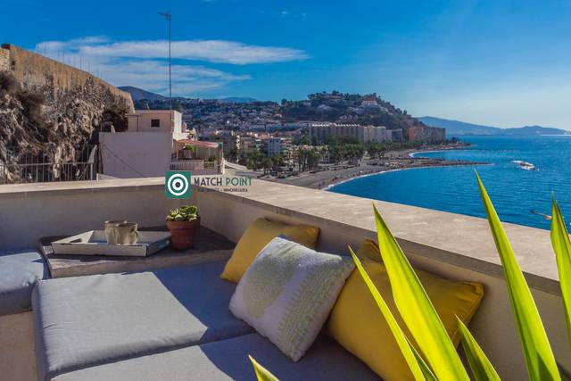 Ático en Alquiler en Paseo de la Caletilla en Almuñecar Centro