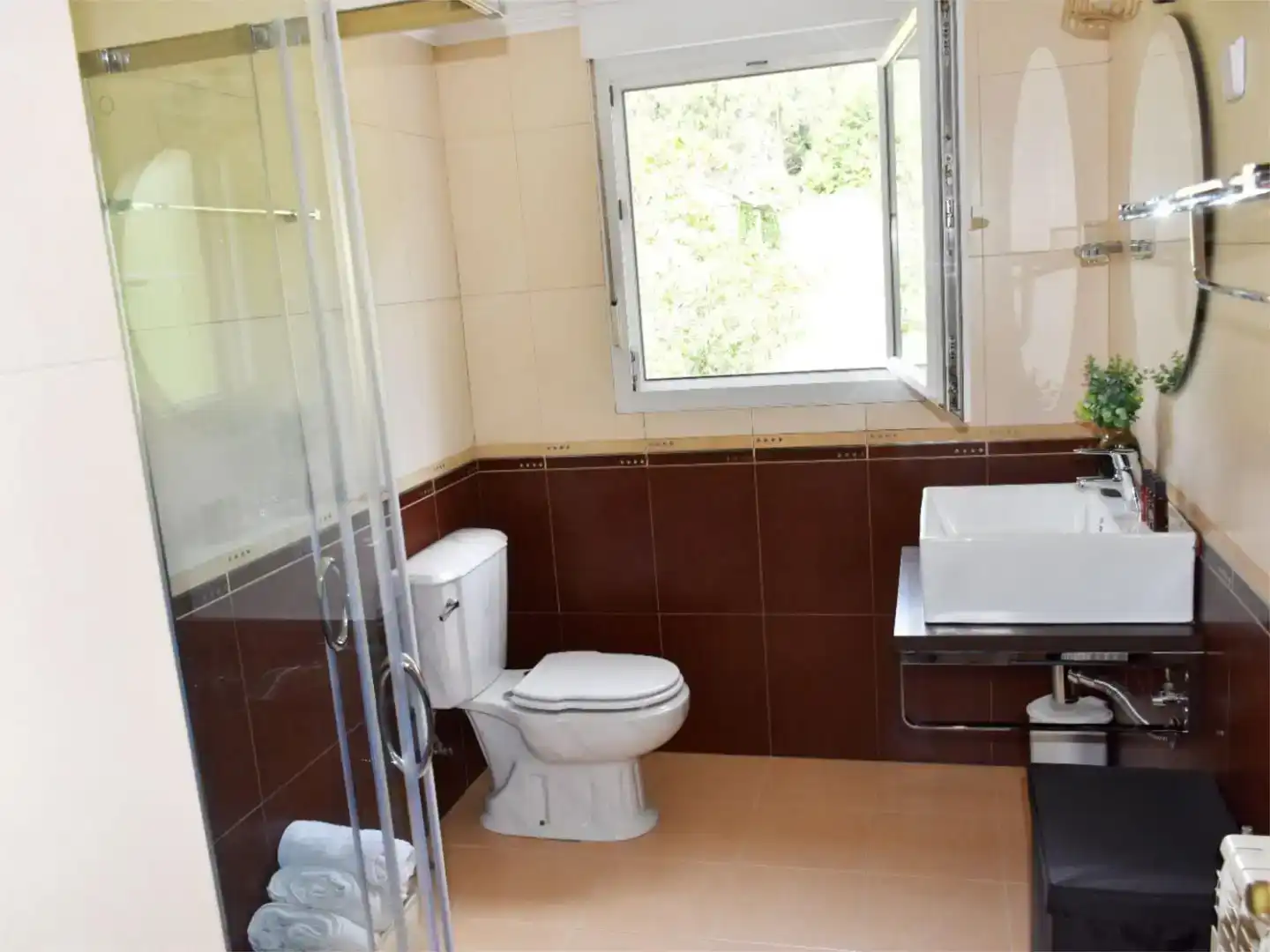 Badezimmer von Wohnung zur Miete in Muxía mit Privatgarten, Parkett und Möbliert