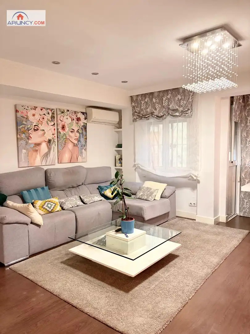 Living room of Flat for sale in Sevilla  with Air Conditioner, Heating and Private garden