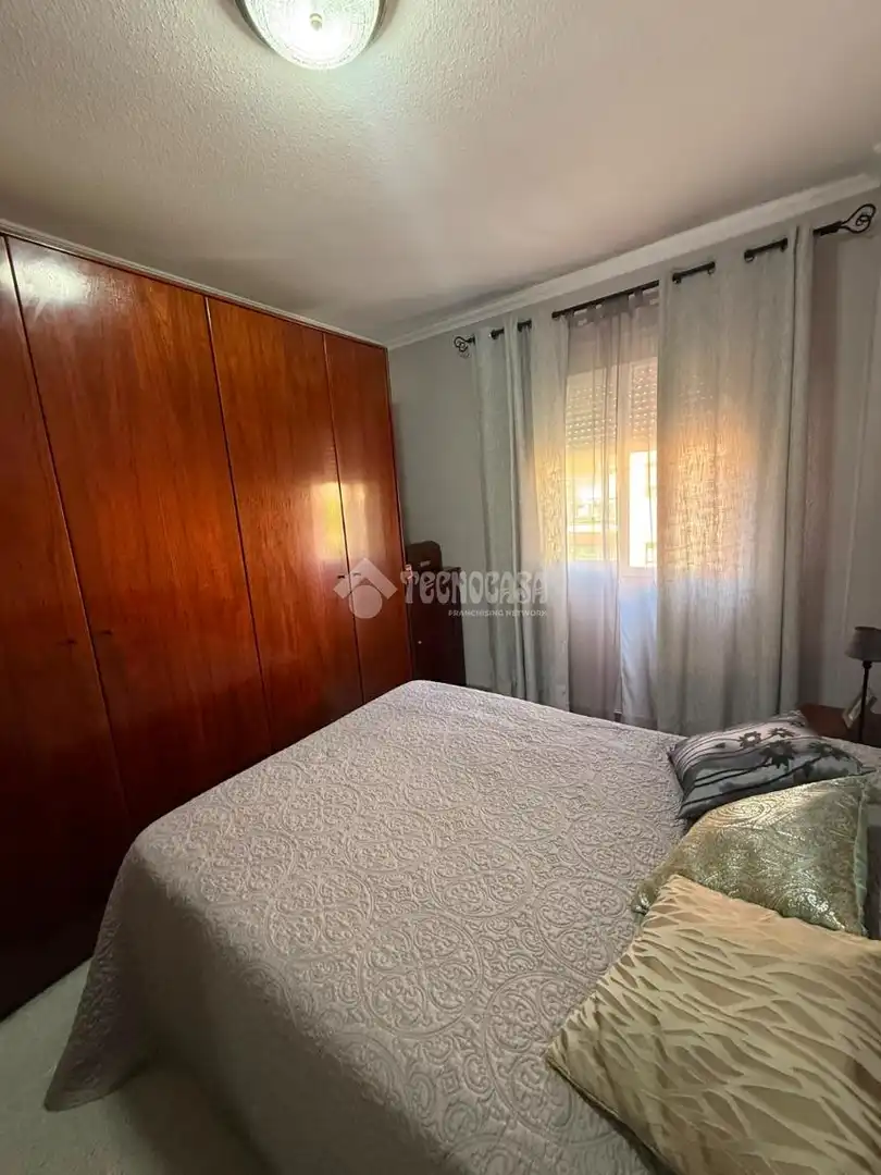 Habitación de Piso en venta en Sevilla con Trastero y Balcón