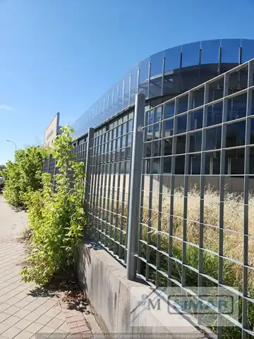 Außenansicht von Fabrikhallen zum Verkauf in Torrijos