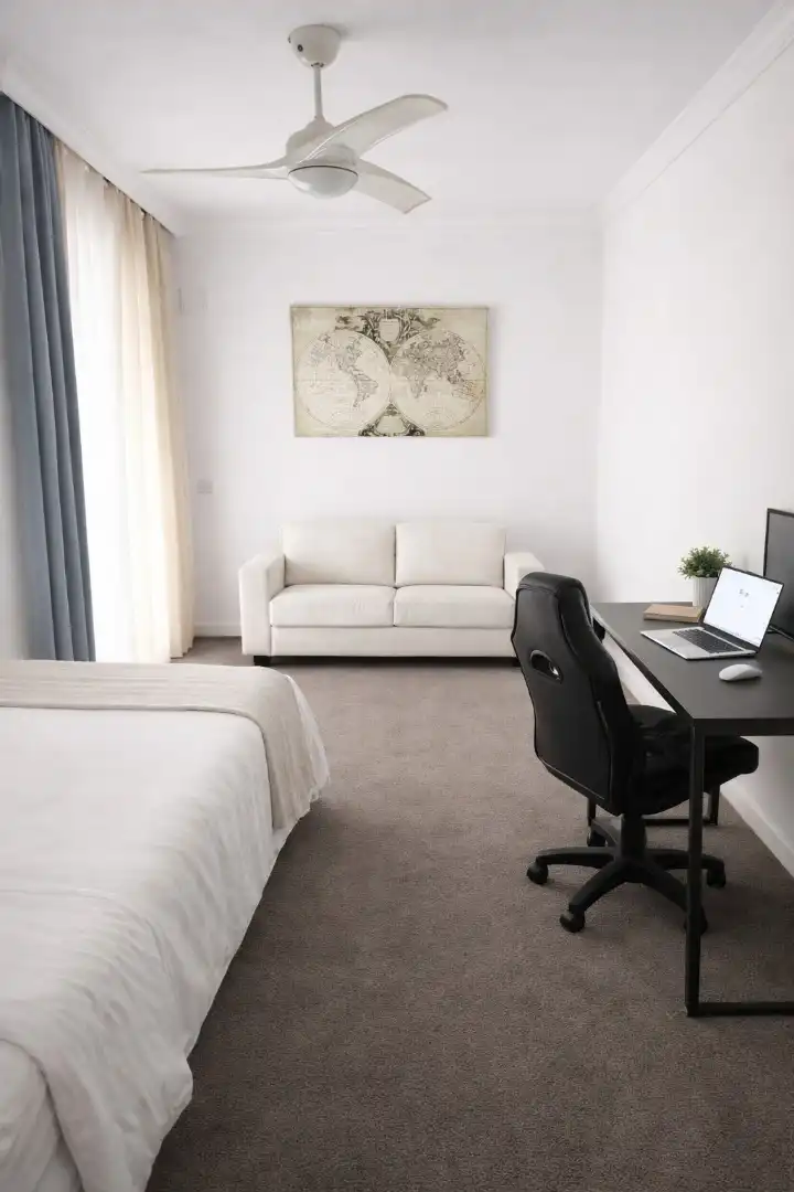 Schlafzimmer von Wohnung zum Verkauf in Sotogrande mit Klimaanlage, Terrasse und Abstellraum