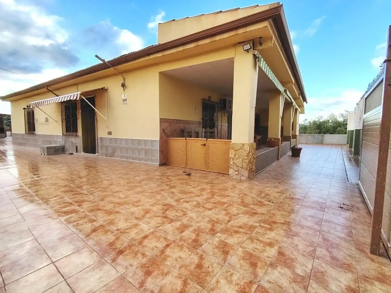 Detached house with pool for sale in Pedanías Este