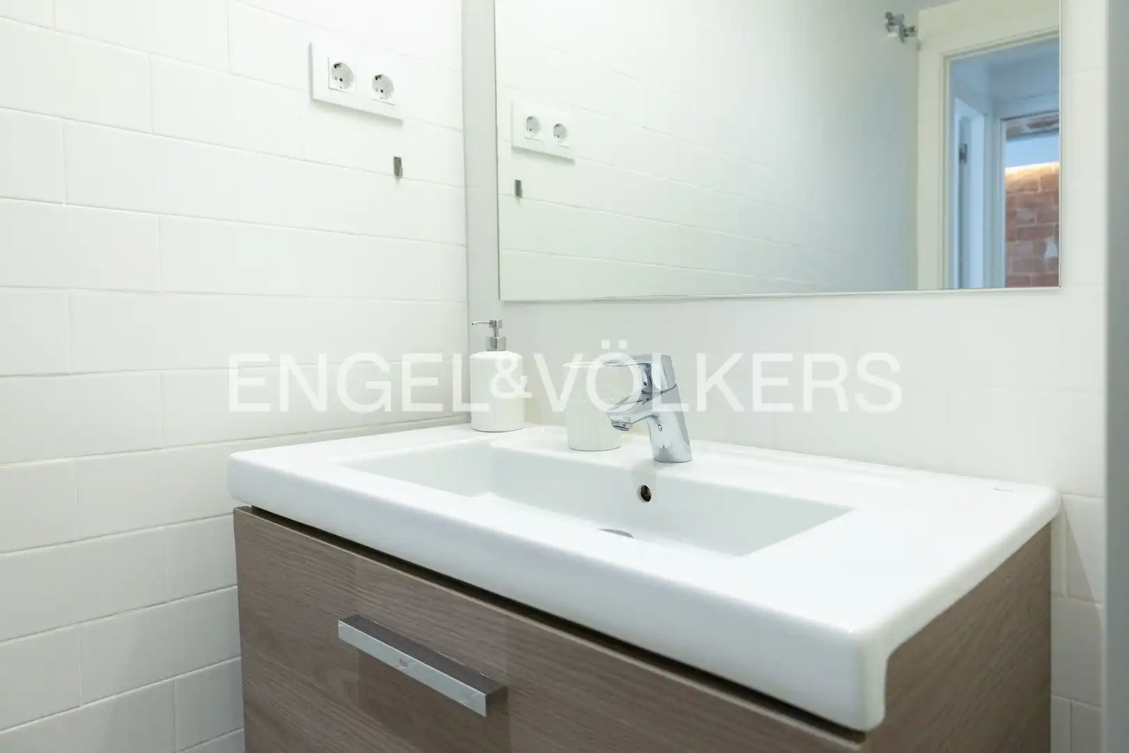 Badezimmer von Wohnung zum Verkauf in Barcelona mit Klimaanlage, Heizung und Parkett