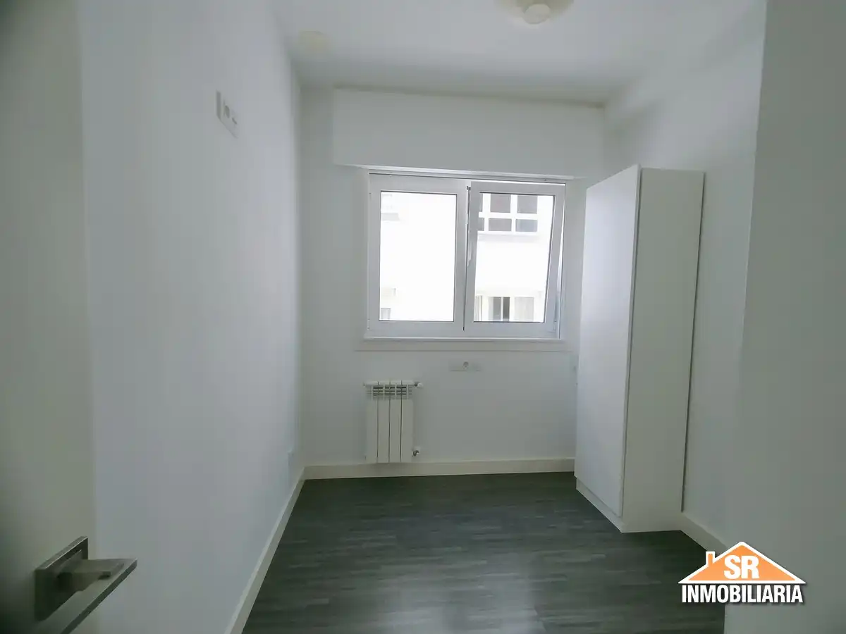 Schlafzimmer von Wohnungen zur Miete in A Coruña Capital  mit Heizung, Ofen und Waschmaschine