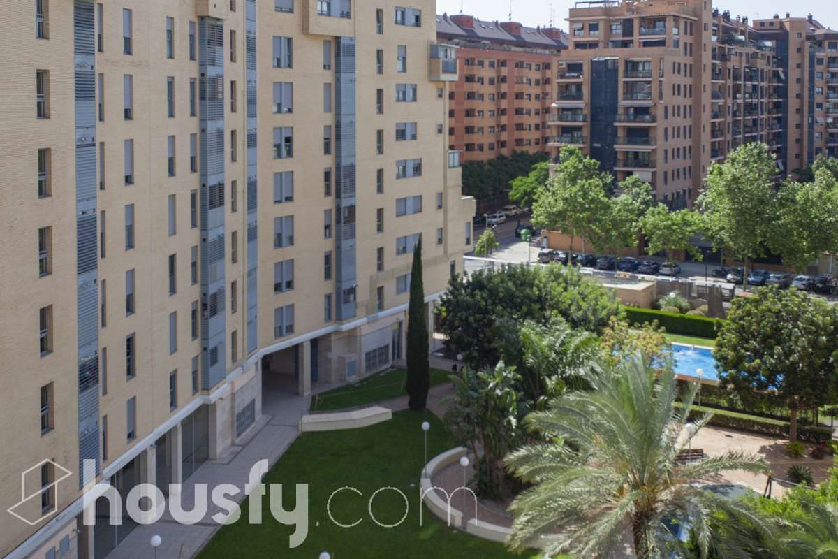 Exterior view of Flat for rent in  Valencia Capital  with Air Conditioner, Heating and Furnished