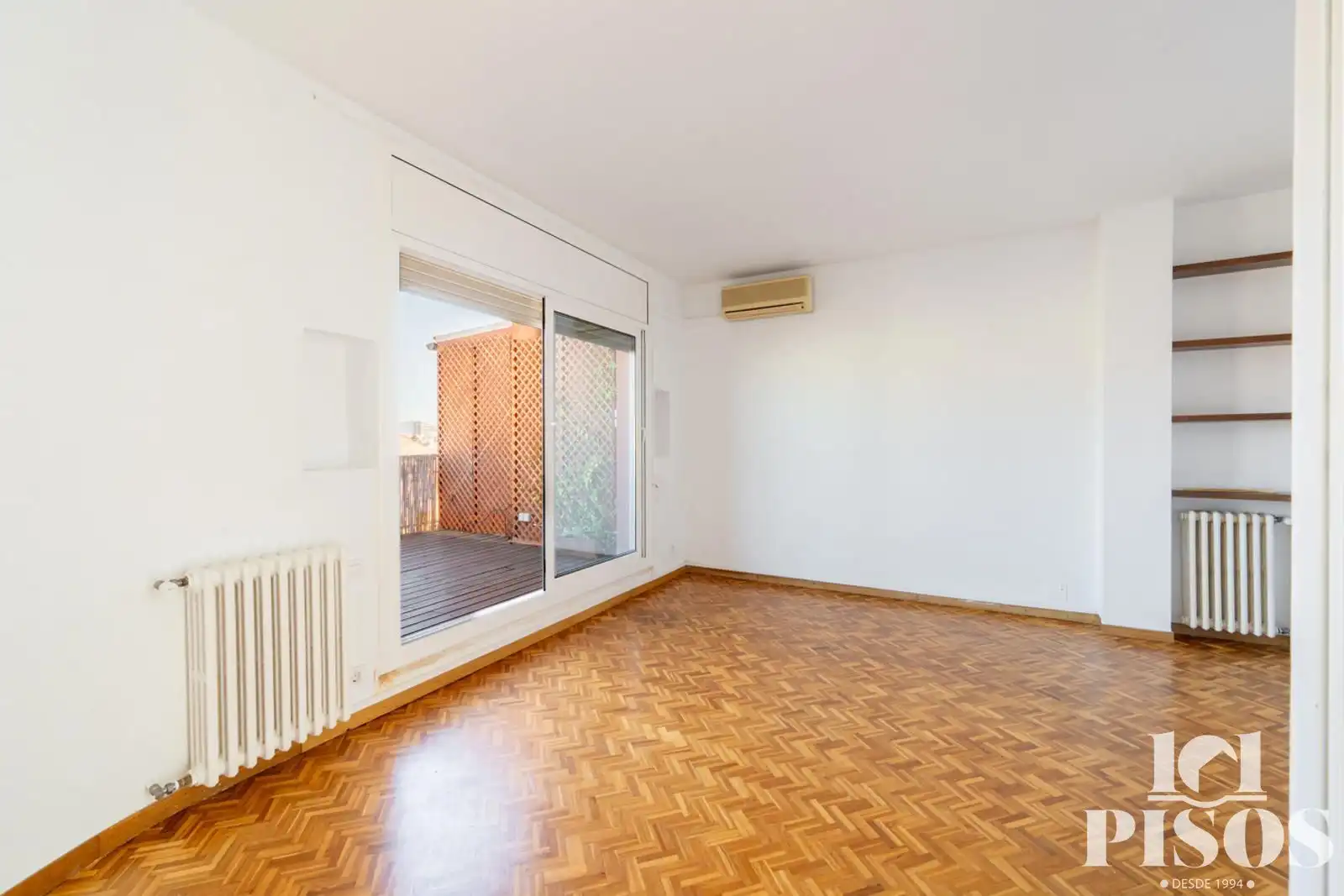 Habitación de Ático en venta en Barcelona con Aire acondicionado, Calefacción y Parquet