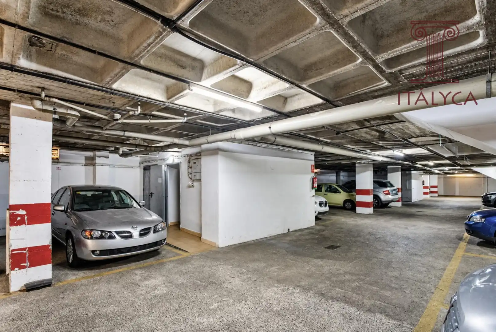 Parking of Flat for sale in Sevilla  with Air Conditioner, Heating and Terrace