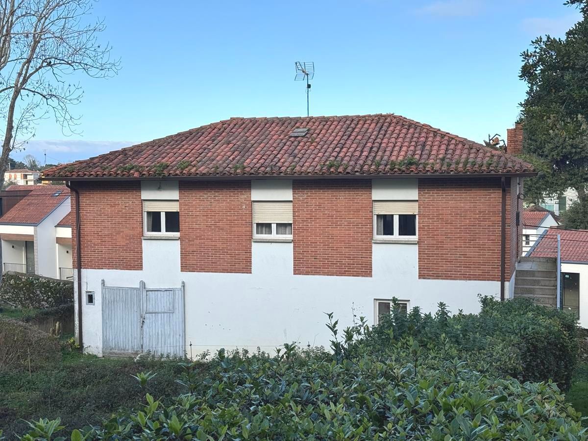 Vista exterior de Casa o xalet en venda en Llanes amb Jardí privat i Traster