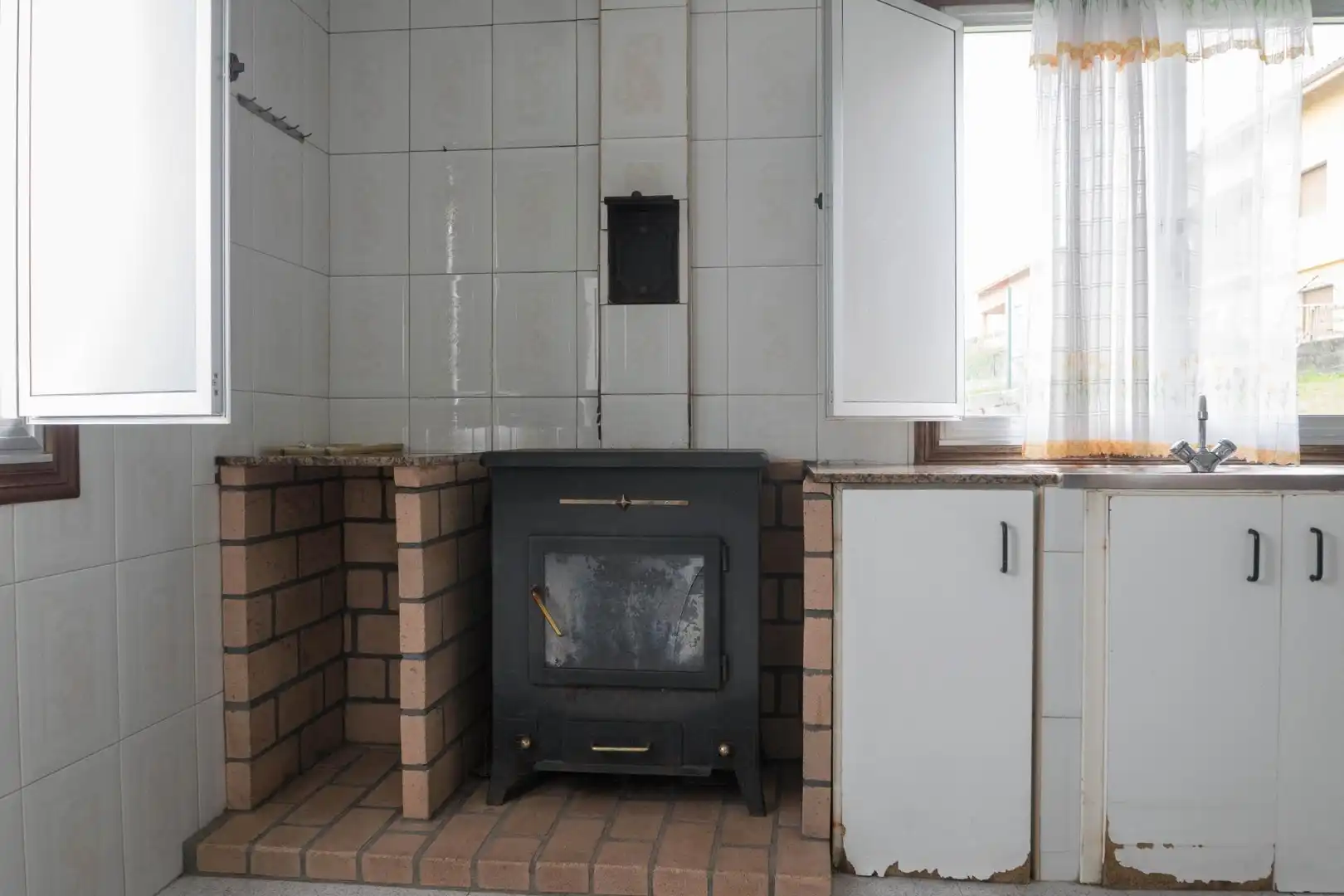 Cocina de Casa o chalet en venta en Carral con Jardín privado y Parquet