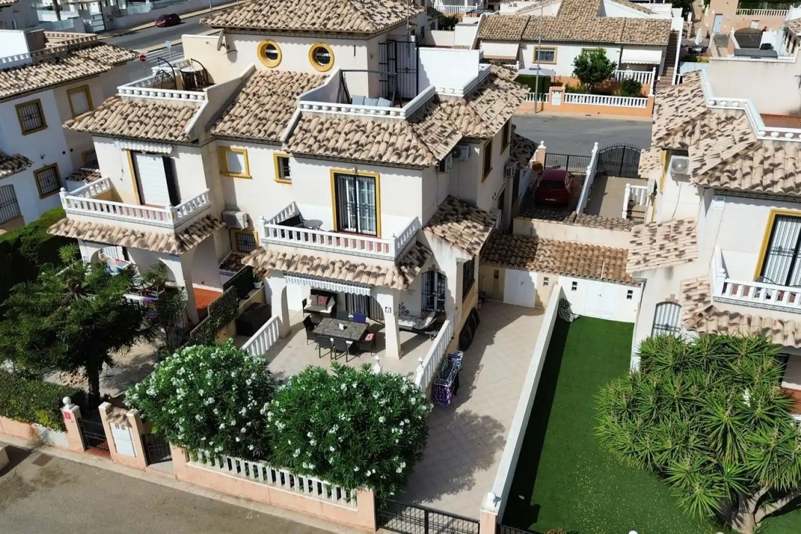 Außenansicht von Haus zur Miete in Orihuela mit Klimaanlage, Heizung und Privatgarten
