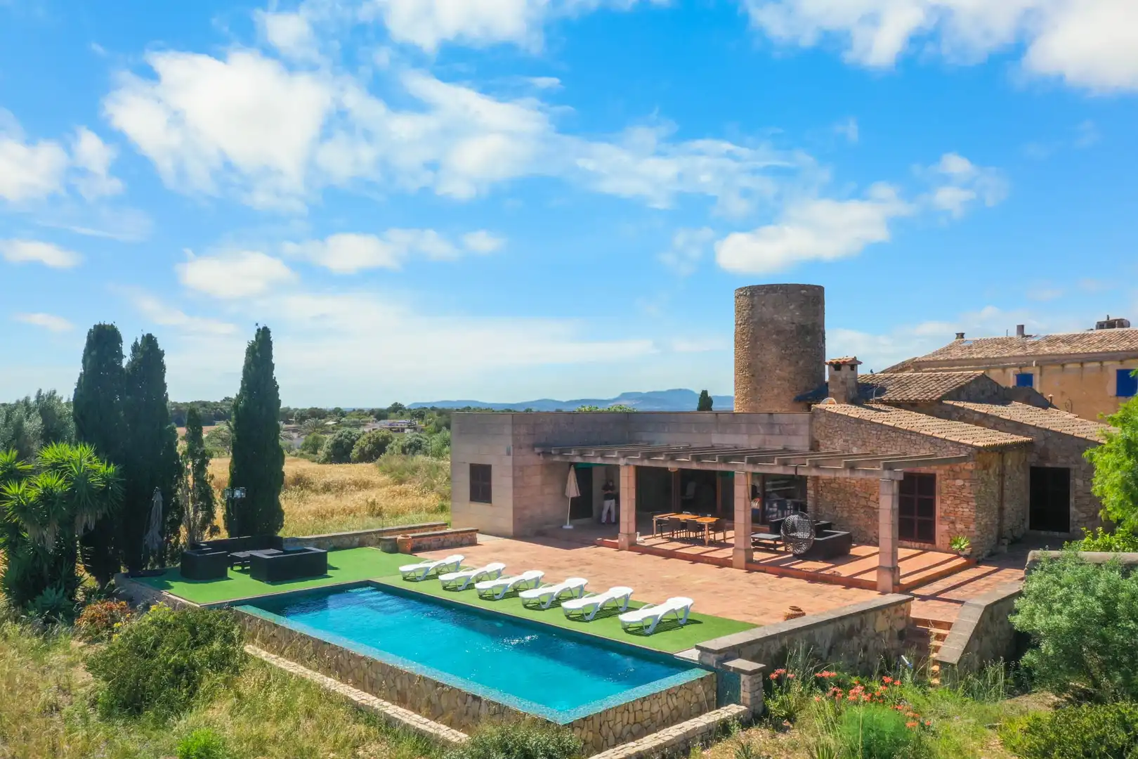 Vista exterior de Finca rústica en venda en Felanitx amb Traster, Piscina i Moblat