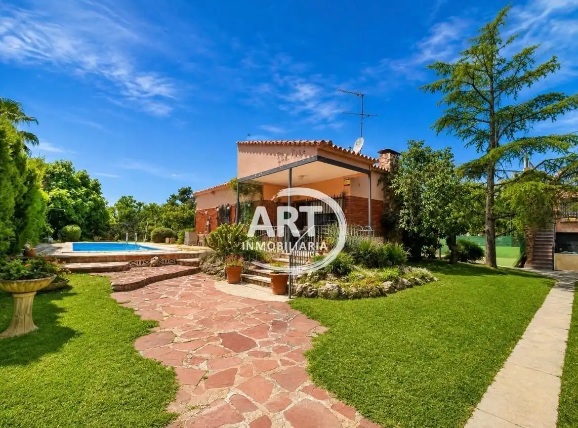 Jardí de Casa o xalet en venda en L'Eliana amb Calefacció, Terrassa i Piscina