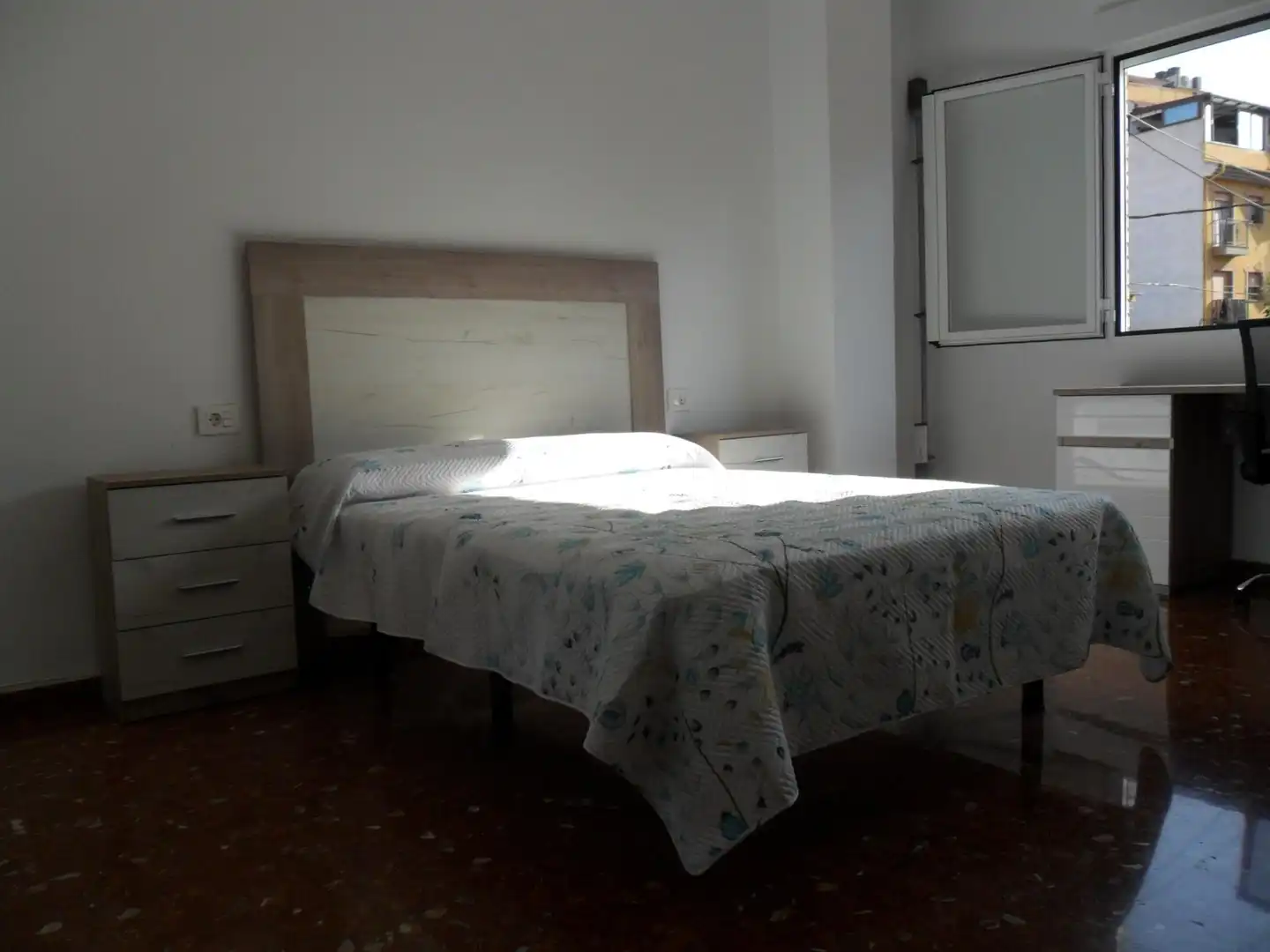 Schlafzimmer von Dachboden zur Miete in Maracena mit Terrasse, Abstellraum und Möbliert