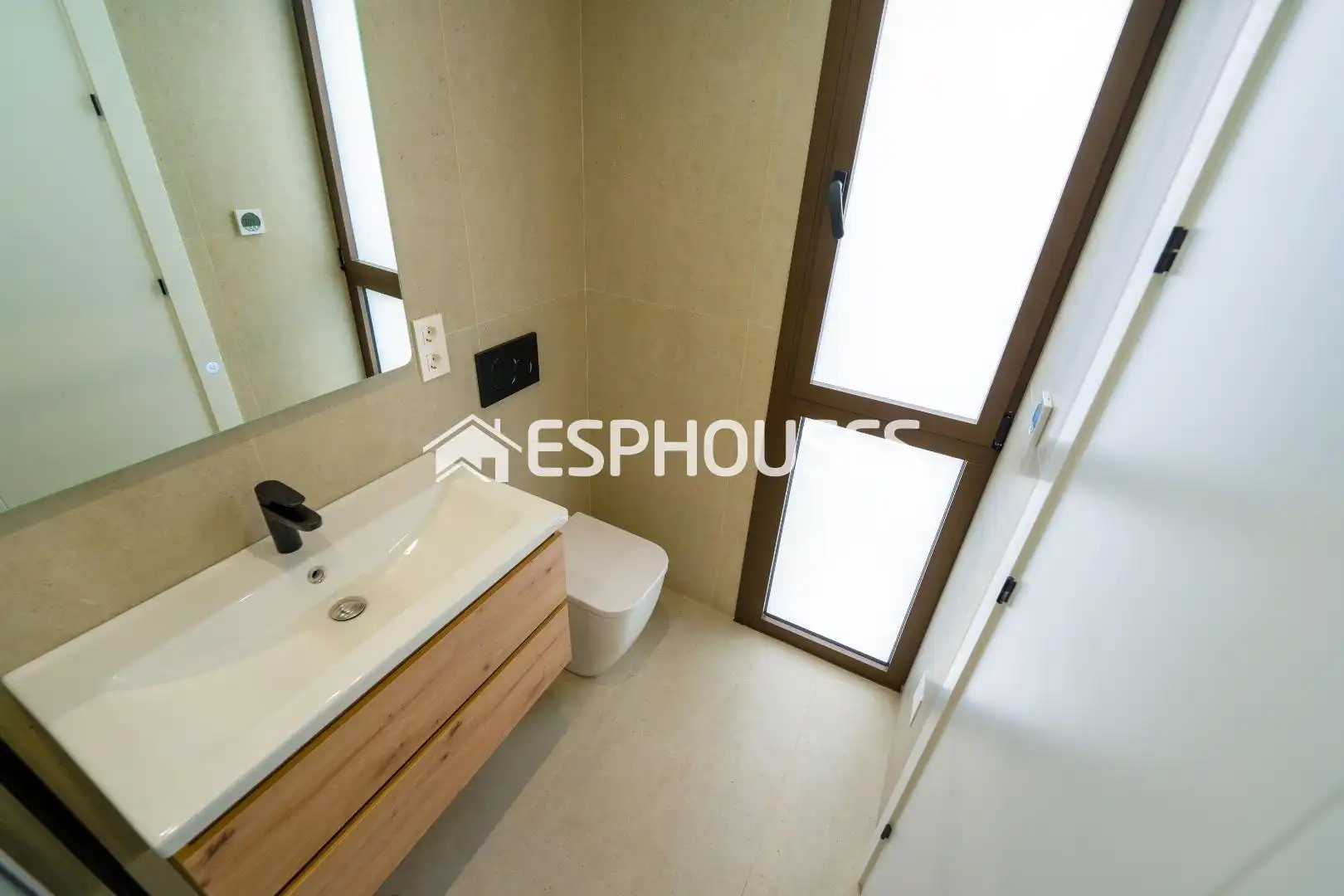 Baño de Casa adosada en venta en Almoradí con Terraza, Piscina y Balcón