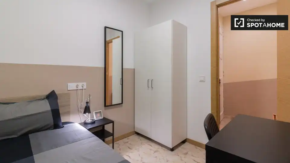 Habitación de Piso para compartir en Barcelona con Aire acondicionado, Calefacción y Amueblado