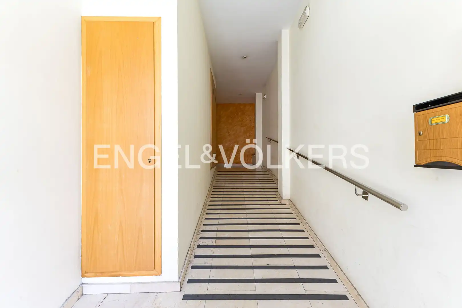 Piso en venta en Vilanova i la Geltrú con Aire acondicionado, Calefacción y Trastero