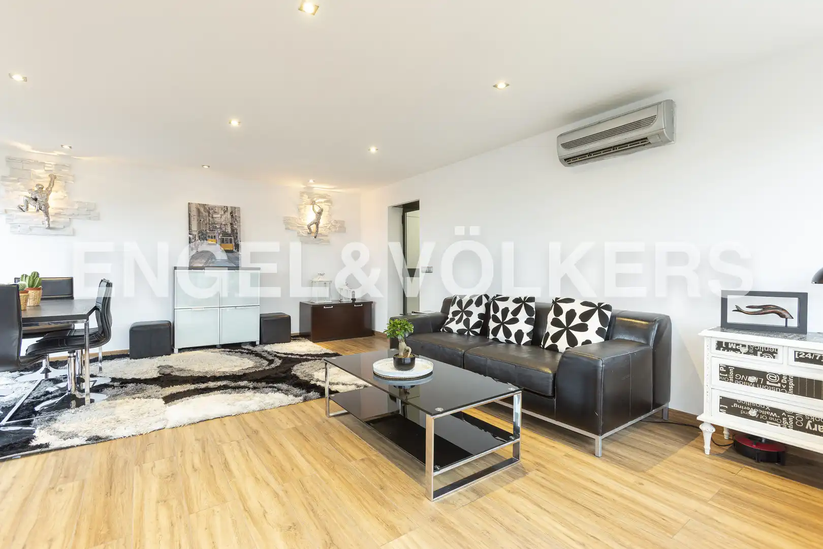 Living room of Attic for rent in Madrid  with Air Conditioner, Heating and Parquet flooring
