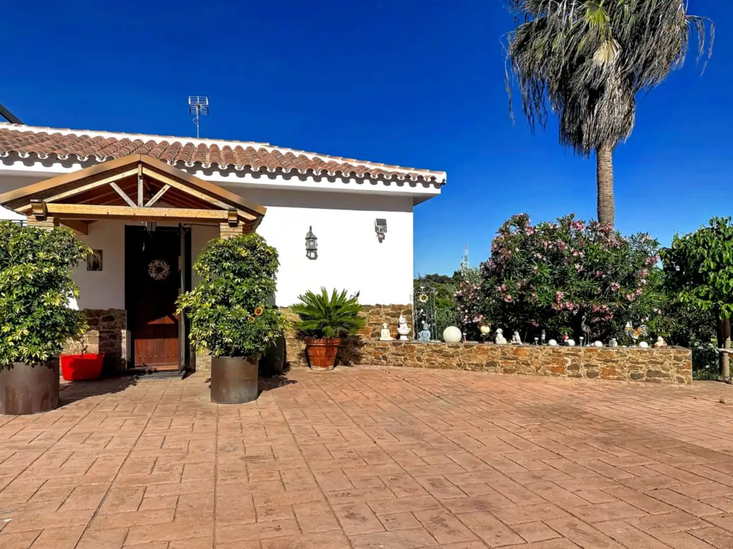 Exterior view of Houses for sale in Estepona  with Air Conditioner, Private garden and Terrace