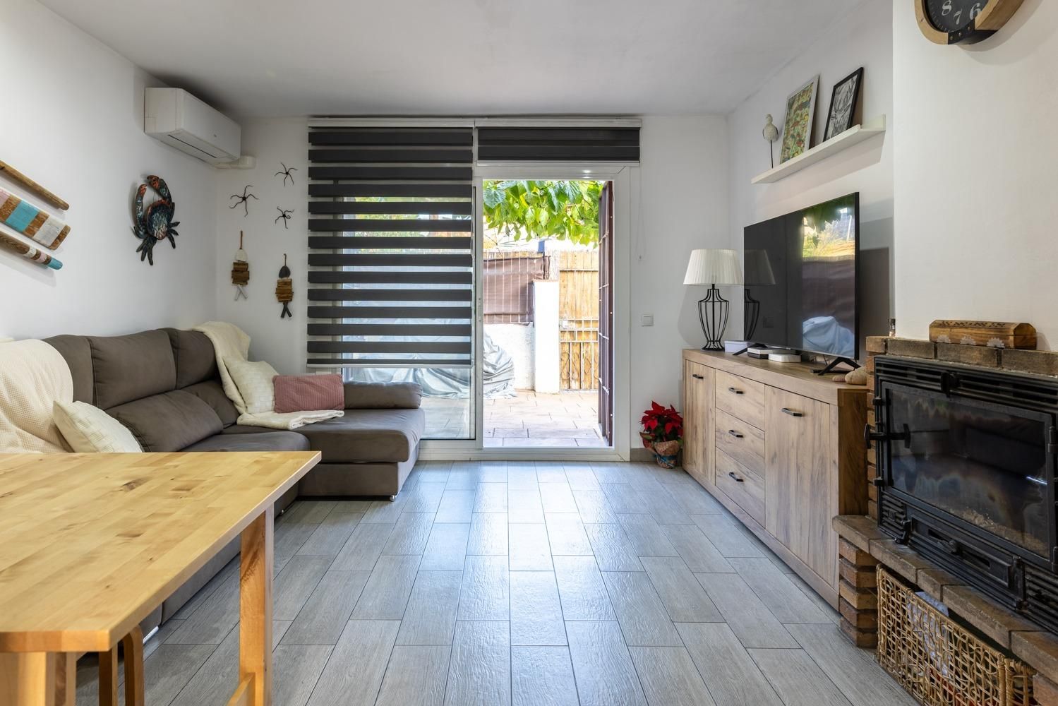 Living room of Single-family semi-detached for sale in El Vendrell  with Air Conditioner, Private garden and Terrace