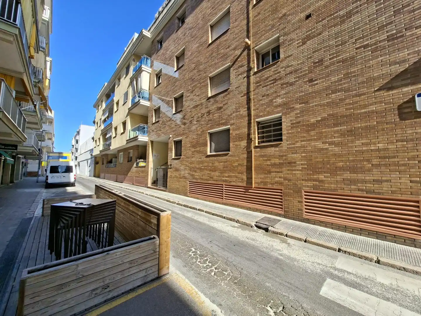 Außenansicht von Erdgeschoss zum Verkauf in Calafell mit Terrasse und Balkon