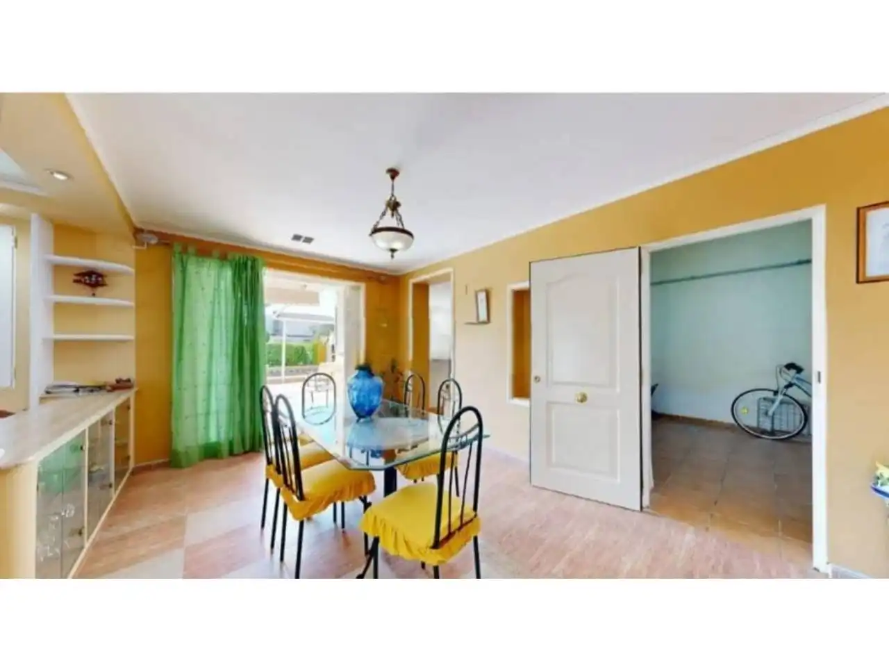 Menjador de Casa o xalet en venda en Benicasim / Benicàssim amb Aire condicionat, Calefacció i Jardí privat