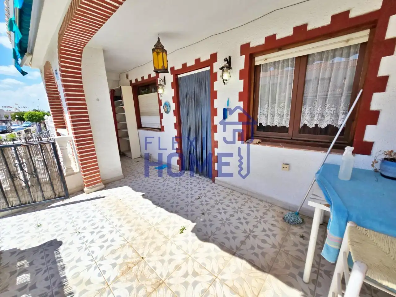 Vista exterior de Casa adosada en venta en Torrevieja con Calefacción, Jardín privado y Terraza